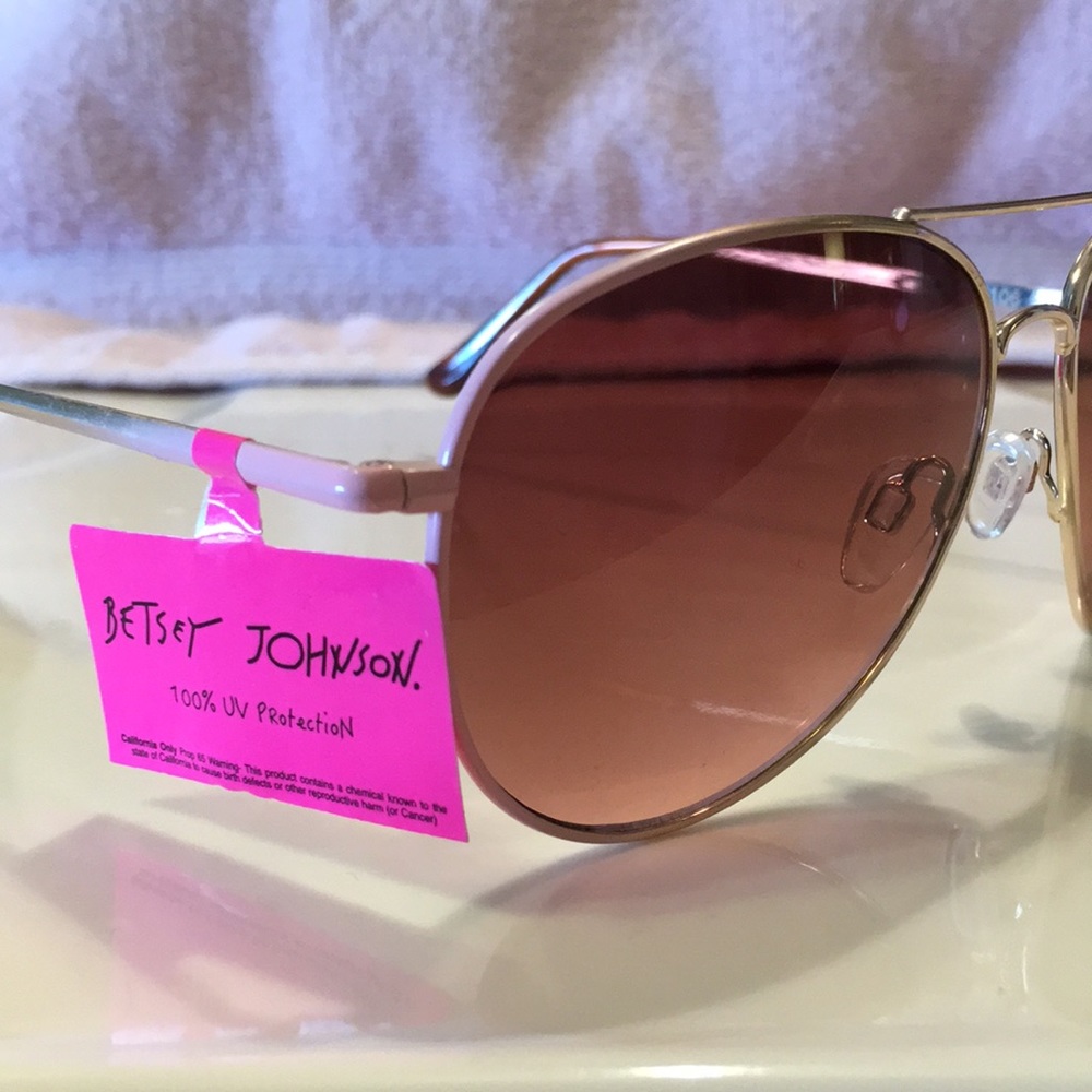 Betsey Johnson Classic Aviators - Picture 4 of 5